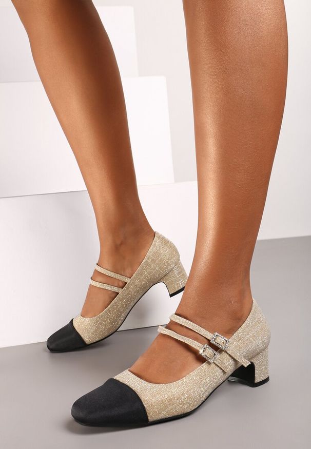Renee - Złote Brokatowe Czółenka na Słupku z Paskami i Sprzączkami Navsia. Okazja: na spotkanie biznesowe, do pracy. Nosek buta: okrągły. Zapięcie: pasek. Kolor: złoty. Materiał: jeans. Wzór: aplikacja, paski. Obcas: na słupku. Styl: biznesowy, retro