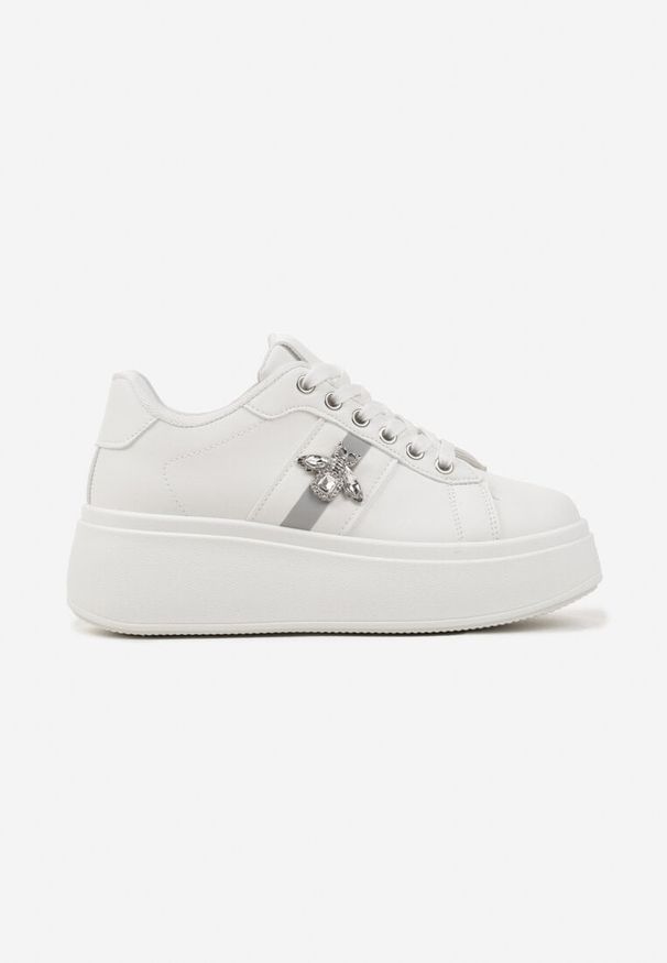 Born2be - Białe Sneakersy na Platformie z Kryształowym Owadem na Cholewce Elanorila. Okazja: na co dzień. Kolor: biały. Materiał: jeans. Szerokość cholewki: normalna. Wzór: aplikacja. Obcas: na platformie