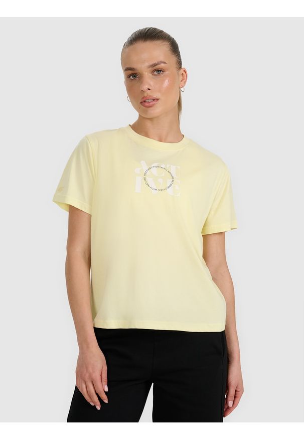 4f - 4F T-shirt z nadrukiem damski - żółty XS. Okazja: na co dzień. Kolor: żółty. Materiał: jersey, bawełna. Długość rękawa: krótki rękaw. Długość: krótkie. Wzór: nadruk. Styl: klasyczny, sportowy, casual
