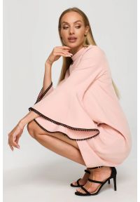 MOE - Elegancka sukienka trapezowa z bufiastymi rękawami pudrowa. Typ sukienki: trapezowe. Styl: elegancki #4