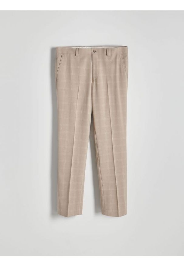 Reserved - Spodnie garniturowe slim fit - beżowy. Kolor: beżowy. Materiał: tkanina, wiskoza