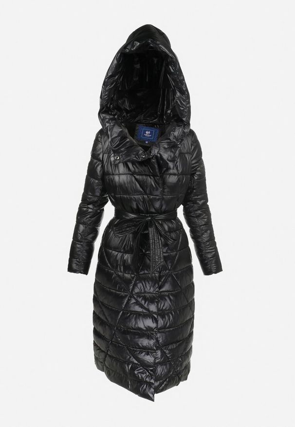 Born2be - Czarna Kurtka za Kolano z Wiązanym Paskiem i Kapturem Chlyrie. Kolor: czarny. Materiał: materiał. Długość: długie. Sezon: zima, jesień