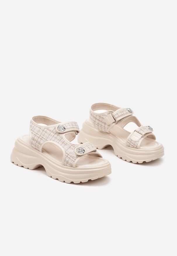 Born2be - Beżowe Sandały na Platformie z Tweedowymi Zdobieniami Setinalia. Okazja: na co dzień. Zapięcie: rzepy. Kolor: beżowy. Materiał: jeans. Wzór: aplikacja. Obcas: na platformie. Styl: elegancki, casual