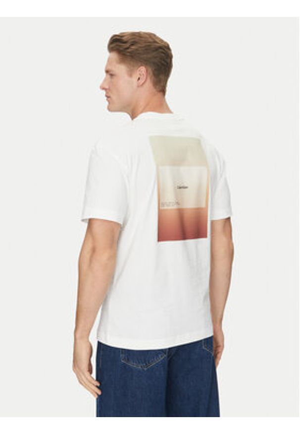Calvin Klein T-Shirt Overlay Print K10K114158 Biały Regular Fit. Kolor: biały. Materiał: bawełna. Wzór: nadruk