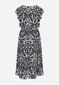 Born2be - Granatowa Bawełniana Sukienka Rozkloszowana z Falbankami w Ornamentalny Wzór Zaliette. Okazja: na co dzień. Typ kołnierza: kołnierz z falbankami. Kolor: niebieski. Materiał: bawełna. Długość rękawa: krótki rękaw. Styl: casual, elegancki #4