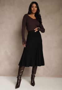 Renee - Czarna Dzianinowa Spódnica Plisowana o Rozkloszowanym Kroju Tuswia. Okazja: na co dzień. Stan: podwyższony. Kolor: czarny. Materiał: dzianina. Wzór: aplikacja. Styl: klasyczny, casual #1