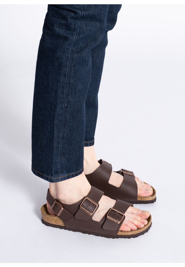 Sandały damskie brązowe Birkenstock Milano BF. Kolor: brązowy. Sezon: lato. Styl: sportowy, młodzieżowy