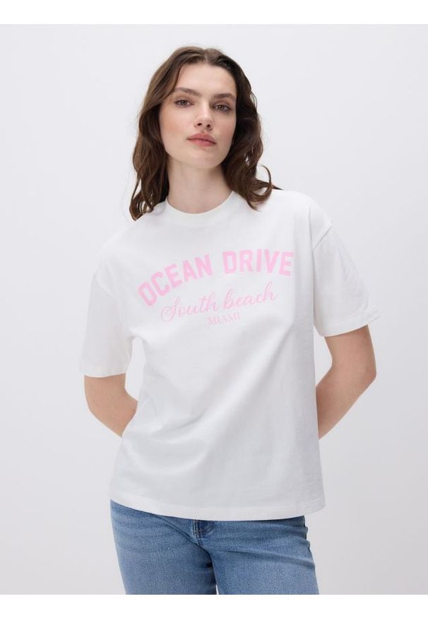 Reserved - T-shirt z nadrukiem - złamana biel. Materiał: bawełna. Wzór: nadruk