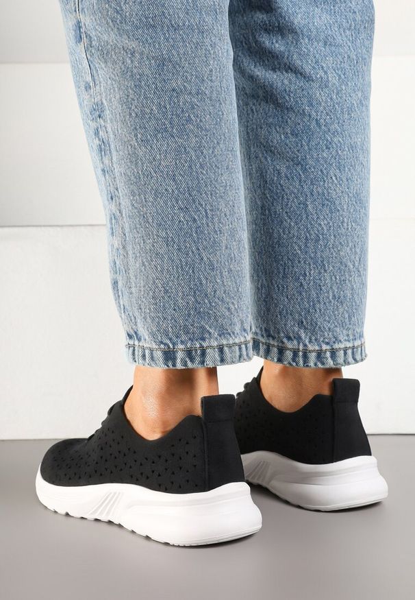 Born2be - Czarne Sneakersy z Ażurową Cholewką Uliravia. Okazja: na co dzień. Kolor: czarny. Szerokość cholewki: normalna. Wzór: ażurowy