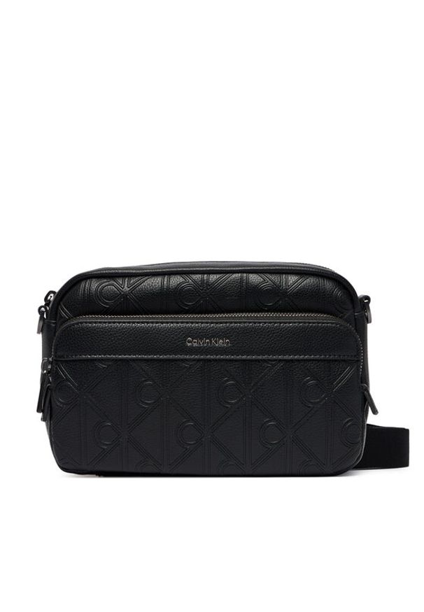 Calvin Klein Saszetka Emblem Aop Deboss Camera Bag LV04D3563G Czarny. Kolor: czarny. Materiał: skóra