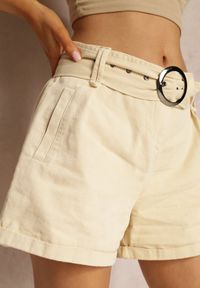 Renee - Beżowe Szorty High Waist z Bawełny Ozdobione Paskiem z Klamrą Dasslina. Stan: podwyższony. Kolor: beżowy. Materiał: bawełna. Wzór: aplikacja