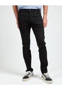 Wrangler - WRANGLER LARSTON MĘSKIE SPODNIE JEANSOWE BACK TO BLACK W18SHPP40 112319117