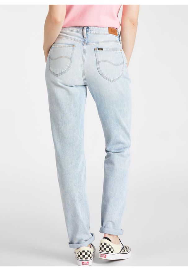 Lee - LEE MOM STRAIGHT DAMSKIE SPODNIE JEANSOWE L32IGGSM 112107567