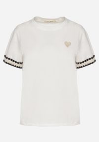 Born2be - Biały T-shirt z Bawełny Ozdobiony Sercem Firiane. Okazja: na co dzień. Kolor: biały. Materiał: bawełna. Wzór: aplikacja. Styl: klasyczny, casual #6