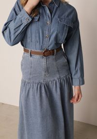 Born2be - Niebieska Bawełniana Spódnica Jeansowa z Rozkloszowanym Dołem i Plecionym Paskiem Doriame. Okazja: na co dzień, do pracy. Kolor: niebieski. Materiał: jeans, bawełna. Wzór: aplikacja. Styl: casual #2
