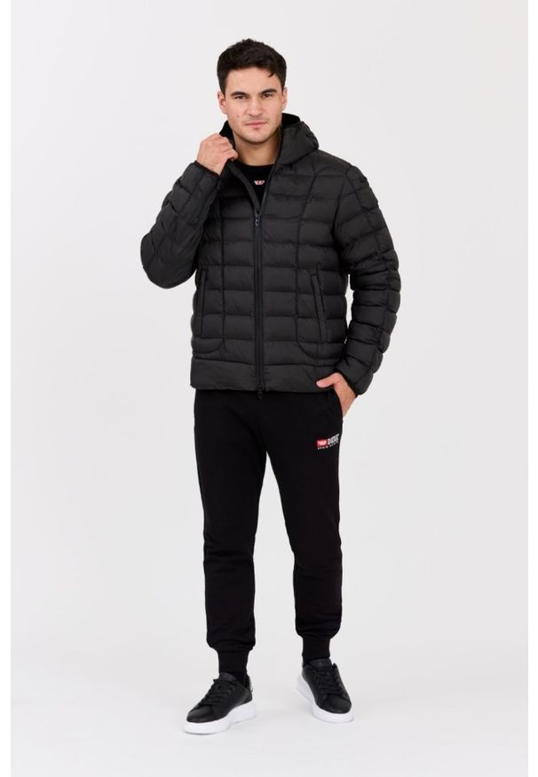 Diesel - DIESEL Czarna pikowana męska kurtka z kapturem W-STONE, Rozmiar 48. Typ kołnierza: kaptur. Kolor: czarny. Materiał: poliester. Długość rękawa: długi rękaw. Długość: długie. Styl: elegancki