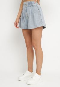 Born2be - Jasnoniebieskie Szorty Jeansowe z Szeroką Nogawka i Wysokim Stanem Rinestra. Okazja: na co dzień. Stan: podwyższony. Kolor: niebieski. Materiał: jeans. Styl: elegancki, casual