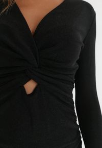 Born2be - Czarna Sukienka Drapowana z Kopertowym Dekoltem Mephi. Kolor: czarny. Materiał: tkanina. Sezon: zima. Typ sukienki: kopertowe #2
