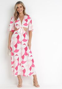 Born2be - Różowa Rozkloszowana Sukienka Maxi z Kopertowym Dekoltem z Ozdobnym Wiązaniem Hanie. Okazja: na co dzień. Kolor: różowy. Typ sukienki: kopertowe. Styl: casual. Długość: maxi #2