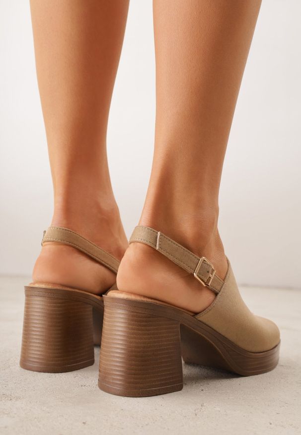 Born2be - Ciemnobeżowe Sandały VICES na Obcasie i Platformie z Imitacji Drewna Ilda. Okazja: na spacer, na co dzień, do pracy. Zapięcie: pasek. Kolor: beżowy. Obcas: na obcasie. Styl: casual, klasyczny. Wysokość obcasa: średni