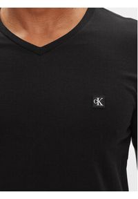 Calvin Klein Jeans T-Shirt Embro Badge J30J325212 Czarny Slim Fit. Kolor: czarny. Materiał: bawełna