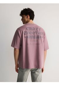 Reserved - T-shirt oversize z aplikacją - jasnofioletowy. Kolor: fioletowy. Materiał: bawełna, dzianina. Wzór: aplikacja #1