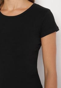 Born2be - Czarny Klasyczny Bawełniany T-shirt Zeiola. Okazja: na co dzień. Kolor: czarny. Materiał: bawełna. Styl: klasyczny #4