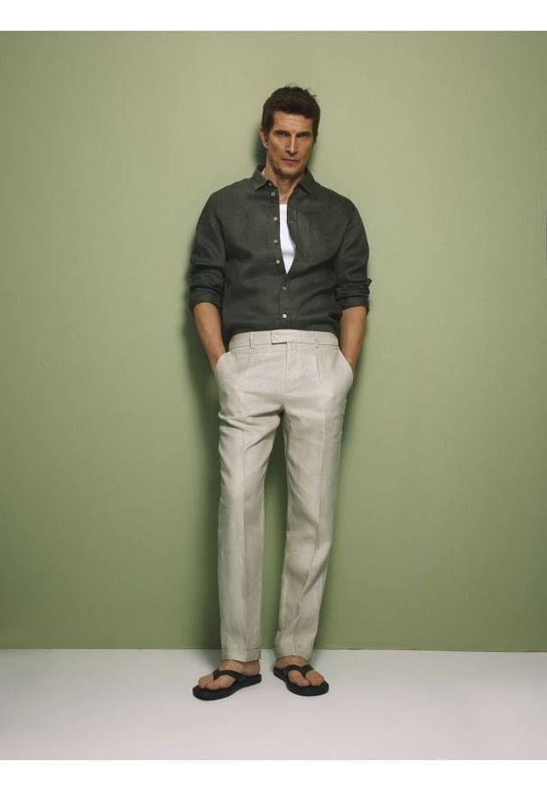 Reserved - Lniana koszula slim fit - zielony. Kolor: zielony. Materiał: len