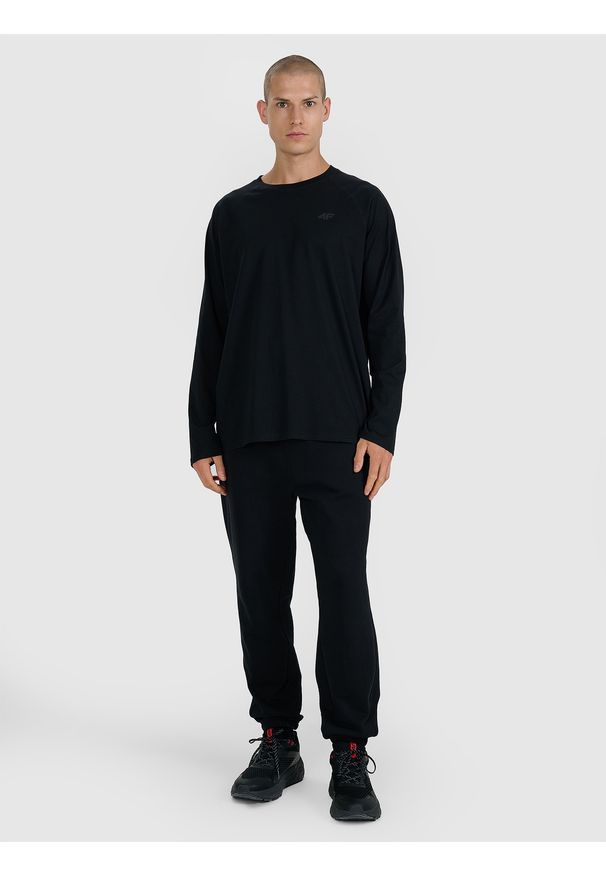 4f - 4F Longsleeve oversize gładki męski - czarny S. Okazja: na co dzień. Kolor: czarny. Materiał: jersey, materiał, dzianina, bawełna. Długość rękawa: długi rękaw. Długość: długie. Wzór: gładki. Styl: elegancki, casual, sportowy, klasyczny