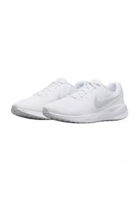 Buty do biegania męskie Nike Revolution 7. Zapięcie: sznurówki. Kolor: biały, wielokolorowy, beżowy. Materiał: guma, syntetyk, tkanina, materiał. Szerokość cholewki: normalna. Model: Nike Revolution. Sport: bieganie