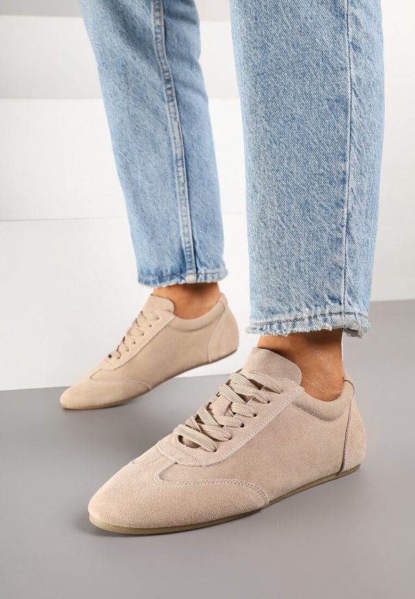 Born2be - Beżowe Skórzane Sneakersy w Klasycznym Stylu Fonavina. Okazja: na spacer, na co dzień. Kolor: beżowy. Materiał: skóra. Obcas: na płaskiej podeszwie. Sport: turystyka piesza