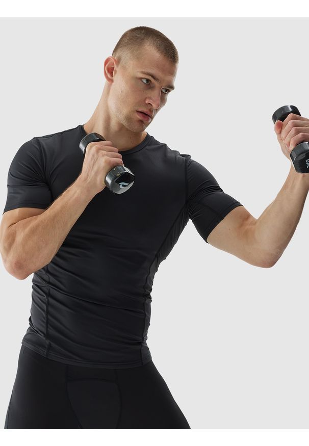 4f - 4F Koszulka treningowa slim szybkoschnąca męska - czarna 3XL. Kolor: czarny. Materiał: poliester, elastan, włókno, dzianina, materiał. Wzór: ze splotem, gładki, jednolity. Sport: fitness