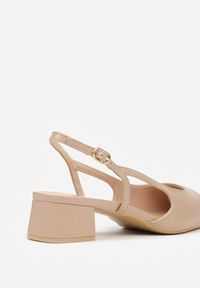 Born2be - Ciemnobeżowe Eleganckie Sandały na Klockowym Obcasie z Lakierowanym Noskiem Brizthine. Okazja: na co dzień, do pracy, na spotkanie biznesowe. Zapięcie: pasek. Kolor: beżowy. Materiał: lakier. Obcas: na obcasie. Styl: elegancki. Wysokość obcasa: średni #5