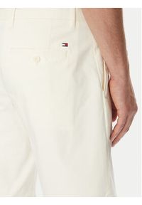 TOMMY HILFIGER - Tommy Hilfiger Szorty materiałowe Brooklyn MW0MW23563 Écru Regular Fit. Materiał: bawełna #5