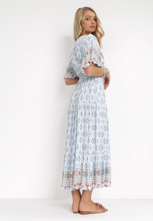 Born2be - Jasnoniebieska Sukienka Maxi z Gumką i Sznurkiem z Chwostami w Pasie Maryse. Kolor: niebieski. Sezon: wiosna, lato. Długość: maxi