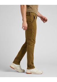 Lee - LEE SLIM CHINO MĘSKIE SPODNIE SZTRUKSOWE SZTRUKS TUMBLEWEED L71LAXDH 112321640. Materiał: sztruks