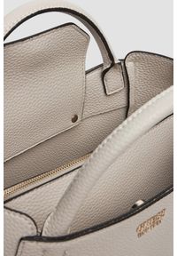 Guess - GUESS Biała torebka damska klasyczna SML Girlfriend Satchel. Kolor: biały. Materiał: skórzane. Styl: klasyczny #8