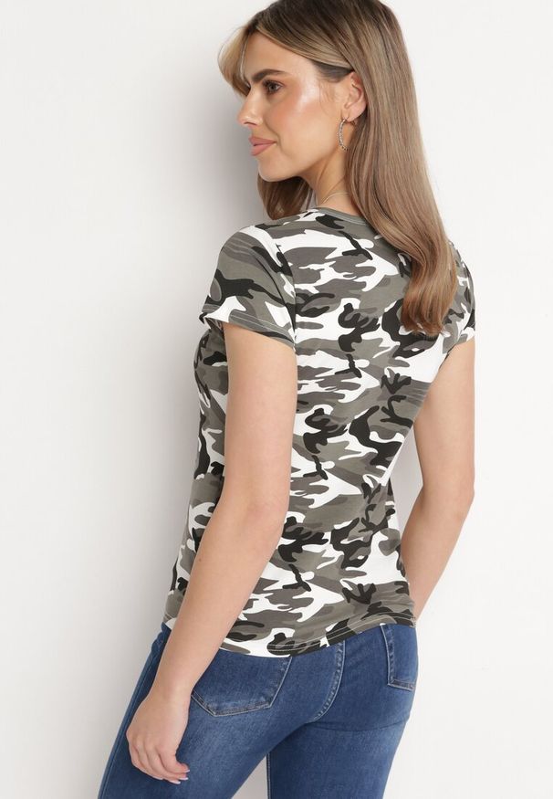 Born2be - Ciemnoszary Bawełniany T-shirt w Moro Navaria. Okazja: na co dzień. Kolor: szary. Materiał: bawełna. Wzór: moro. Styl: casual, militarny