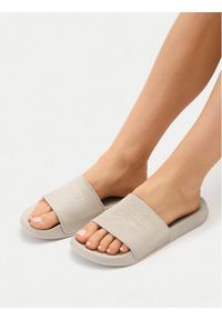 Reebok Klapki CEO-SS26-3C043-W Beżowy. Kolor: beżowy. Materiał: skóra, zamsz #1