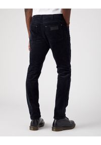 Wrangler - WRANGLER MESKIE SPODNIE SZTRUKSOWE SZTRUKS LARSTON DARK NAVY W18SA2XAE. Materiał: sztruks #6