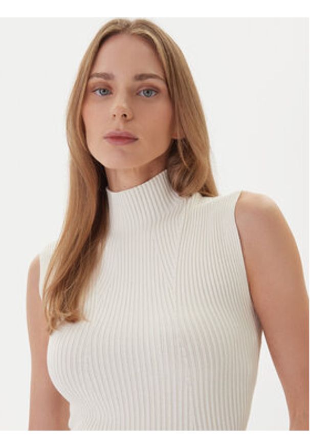 Kontatto Golf 3M0826C Écru Slim Fit. Typ kołnierza: golf. Materiał: syntetyk