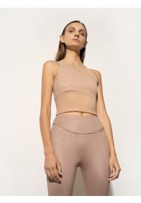 4f - 4F Top z łączonych materiałów 4F x Anna Lewandowska L. Kolor: brązowy. Materiał: materiał. Długość rękawa: na ramiączkach. Długość: krótkie. Wzór: gładki, nadruk