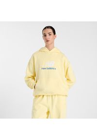 Bluza damska New Balance WT51501PRC – żółta. Okazja: na co dzień. Kolor: żółty. Materiał: bawełna, prążkowany, dresówka. Wzór: ze splotem, napisy. Styl: klasyczny, casual