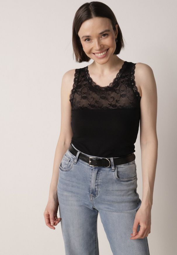 Born2be - Czarny Bawełniany Top z Koronkową Górą Beralia. Okazja: na co dzień. Kolor: czarny. Materiał: bawełna, koronka. Wzór: aplikacja. Styl: casual