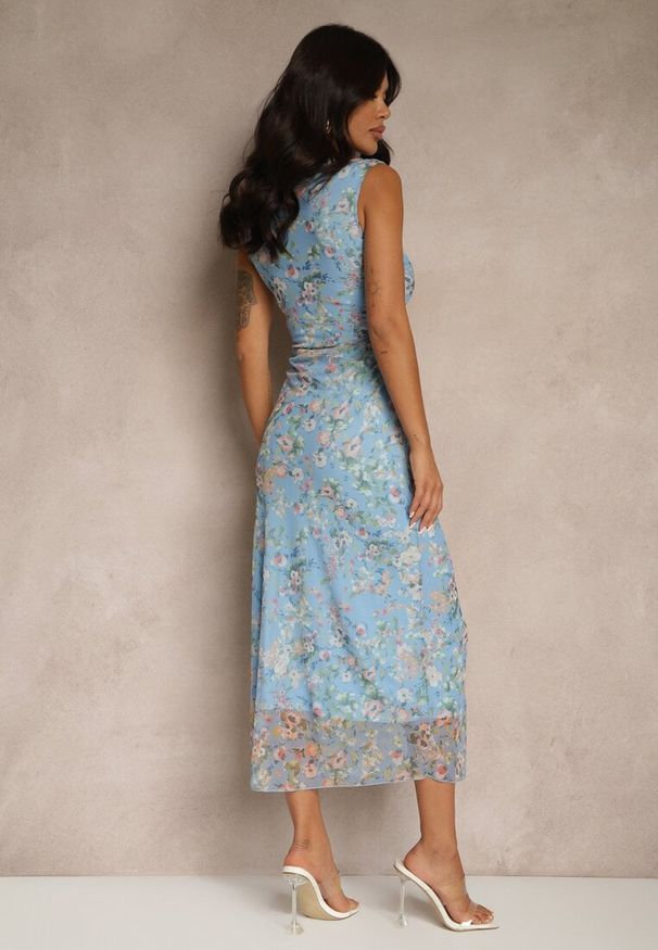 Renee - Niebieska Sukienka o Taliowanym w Kwiatowy Wzór Lirandra. Okazja: na imprezę. Kolor: niebieski. Materiał: wiskoza. Wzór: kwiaty. Styl: elegancki, klasyczny