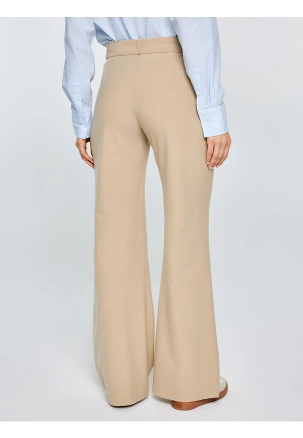 Big-Star - Spodnie damskie z szeroką nogawką beżowe Mabela 801. Okazja: na co dzień. Stan: podwyższony. Kolor: beżowy. Materiał: tkanina. Styl: casual, elegancki