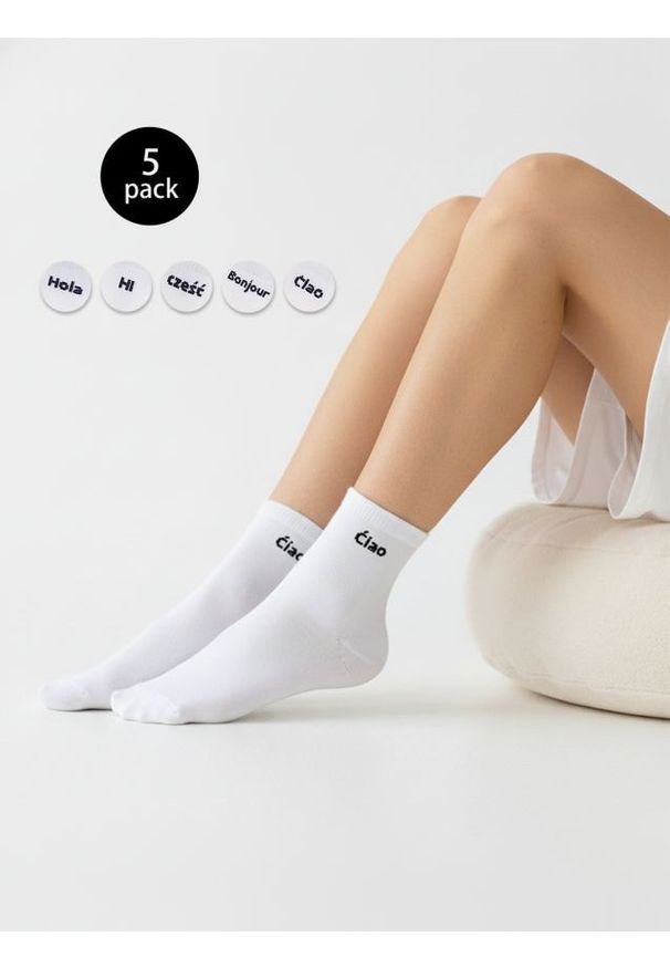 Sinsay - Zestaw krótkich skarpet z napisami w różnych językach 5 pack - biały. Kolor: biały. Wzór: napisy