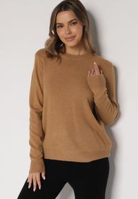 Born2be - Brązowy Casualowy Sweter z Wełną i Bawełną Nedalla. Okazja: na co dzień. Kolor: brązowy. Materiał: wełna, bawełna. Długość rękawa: długi rękaw. Długość: długie. Styl: casual #4