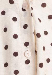Born2be - Beżowa Wiskozowa Koszula w Kropki z Ozdobnym Węzłem Corilis. Okazja: na co dzień. Typ kołnierza: kołnierzyk klasyczny. Kolor: beżowy. Materiał: wiskoza. Długość: długie. Wzór: kropki. Styl: casual, klasyczny #3