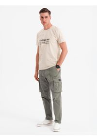 Ombre Clothing - T-shirt męski z nadrukiem i okrągłym dekoltem – kremowy V2 OM-TSFP-0187 - XXL. Okazja: na co dzień. Kolor: kremowy. Materiał: dzianina, materiał, bawełna. Długość rękawa: krótki rękaw. Długość: krótkie. Wzór: nadruk. Styl: sportowy, casual #8
